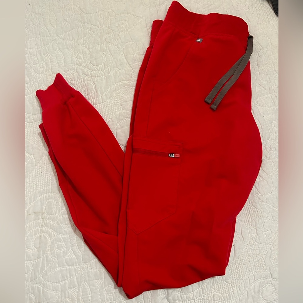 MT red Figs joggers